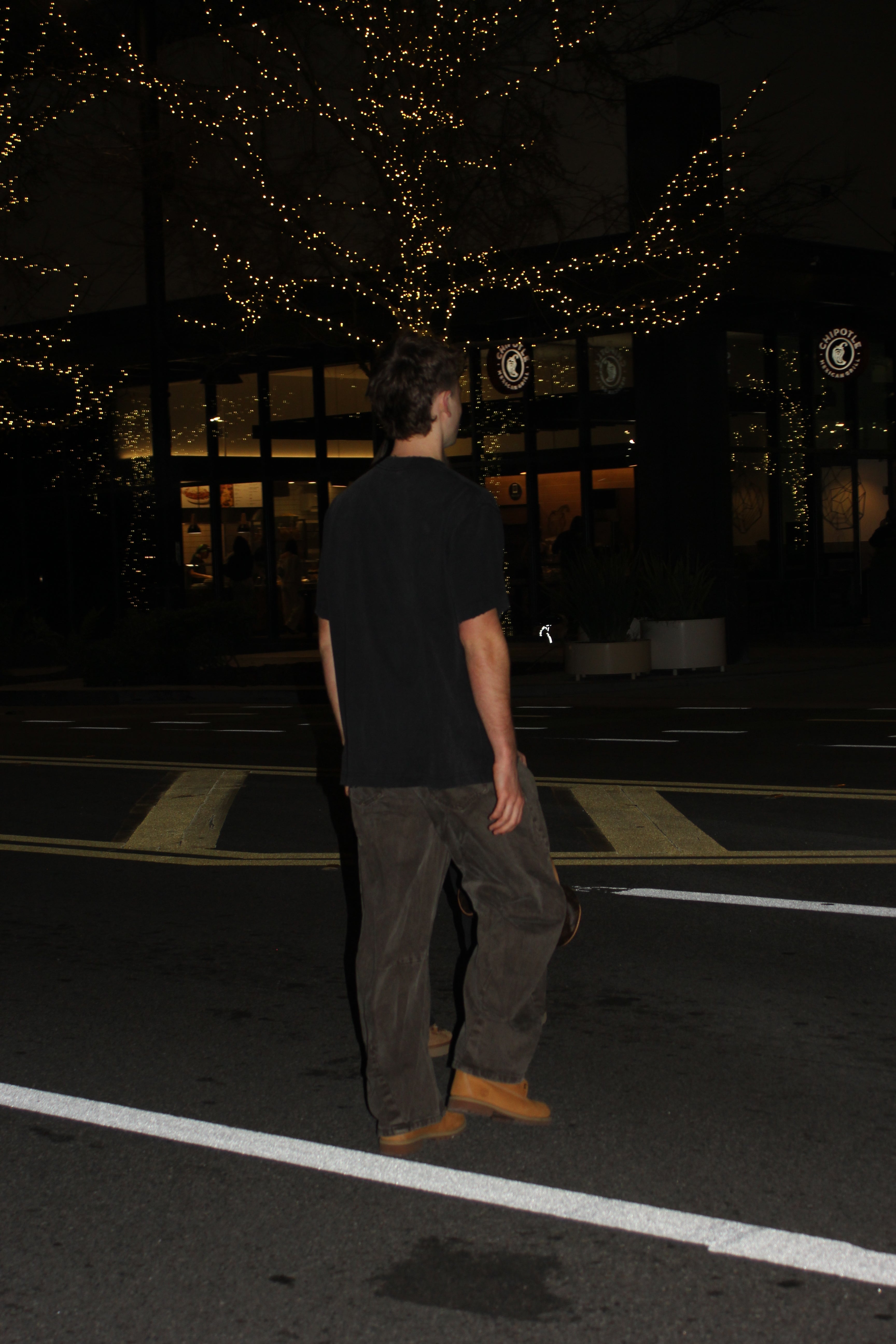 HEAVYWEIGHT VINTAGE FRAYED T-SHIRT.