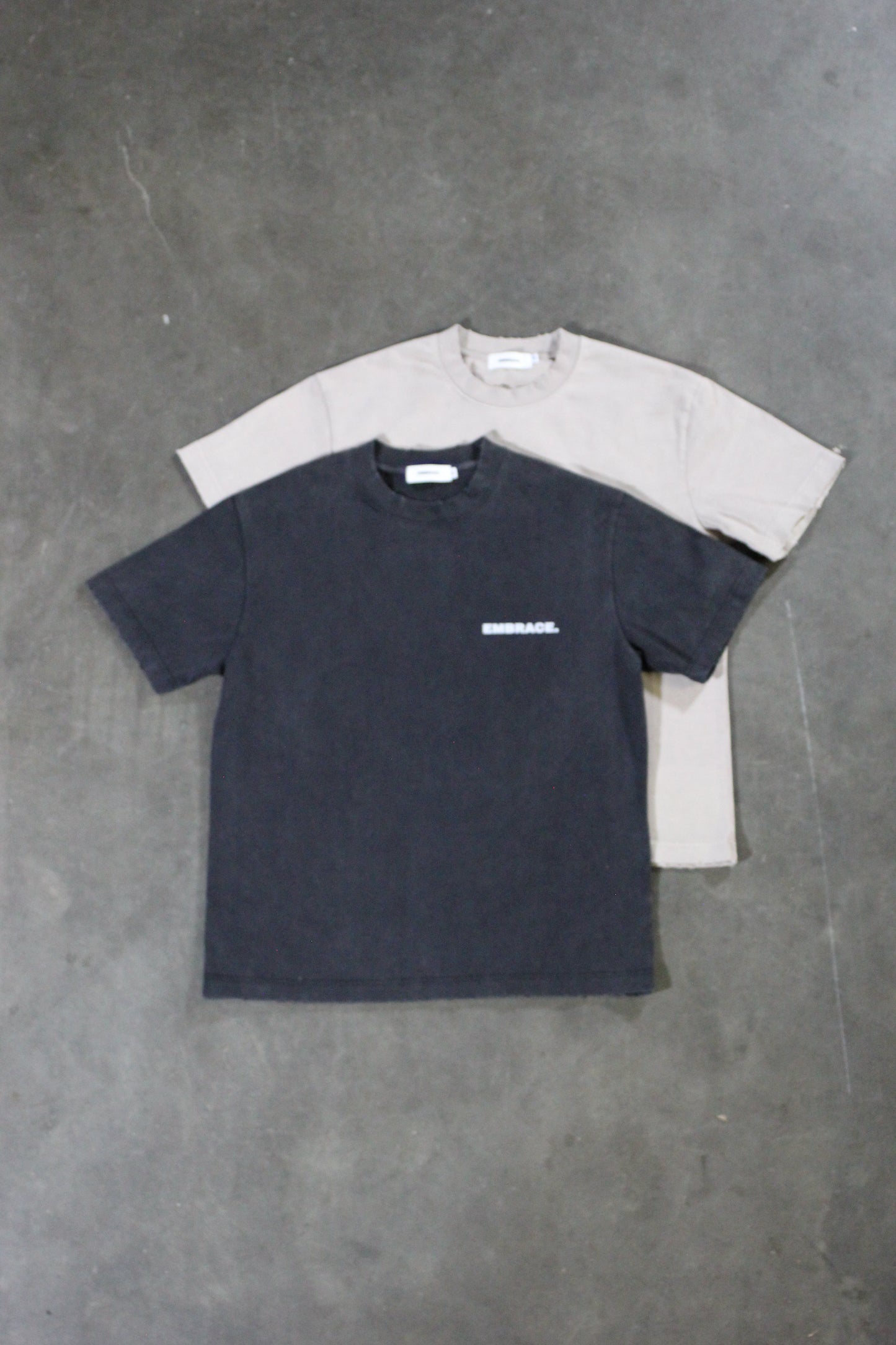 HEAVYWEIGHT VINTAGE FRAYED T-SHIRT.