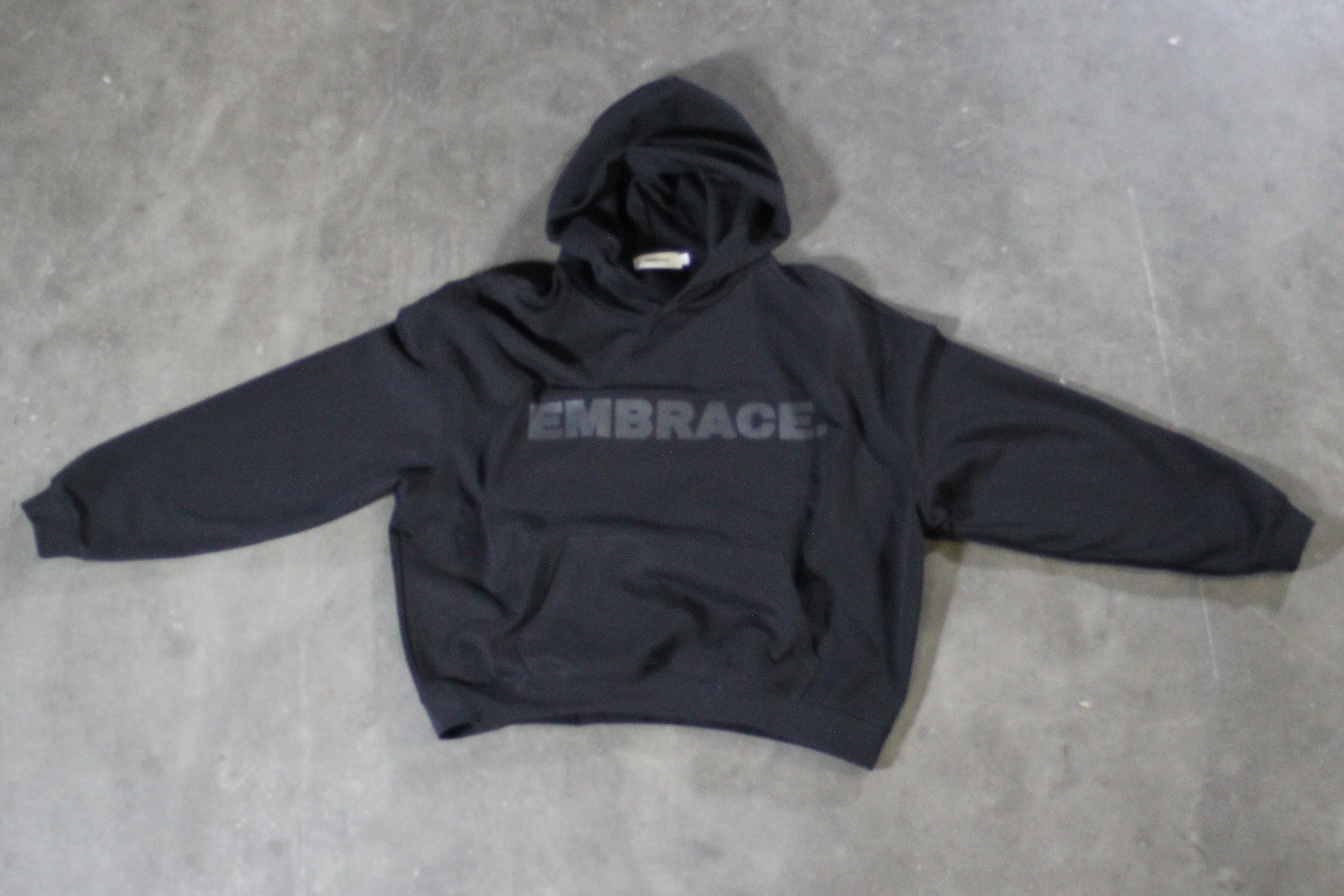 BOXY HEAVYWEIGHT DROP-SHOULDER HOODIE.