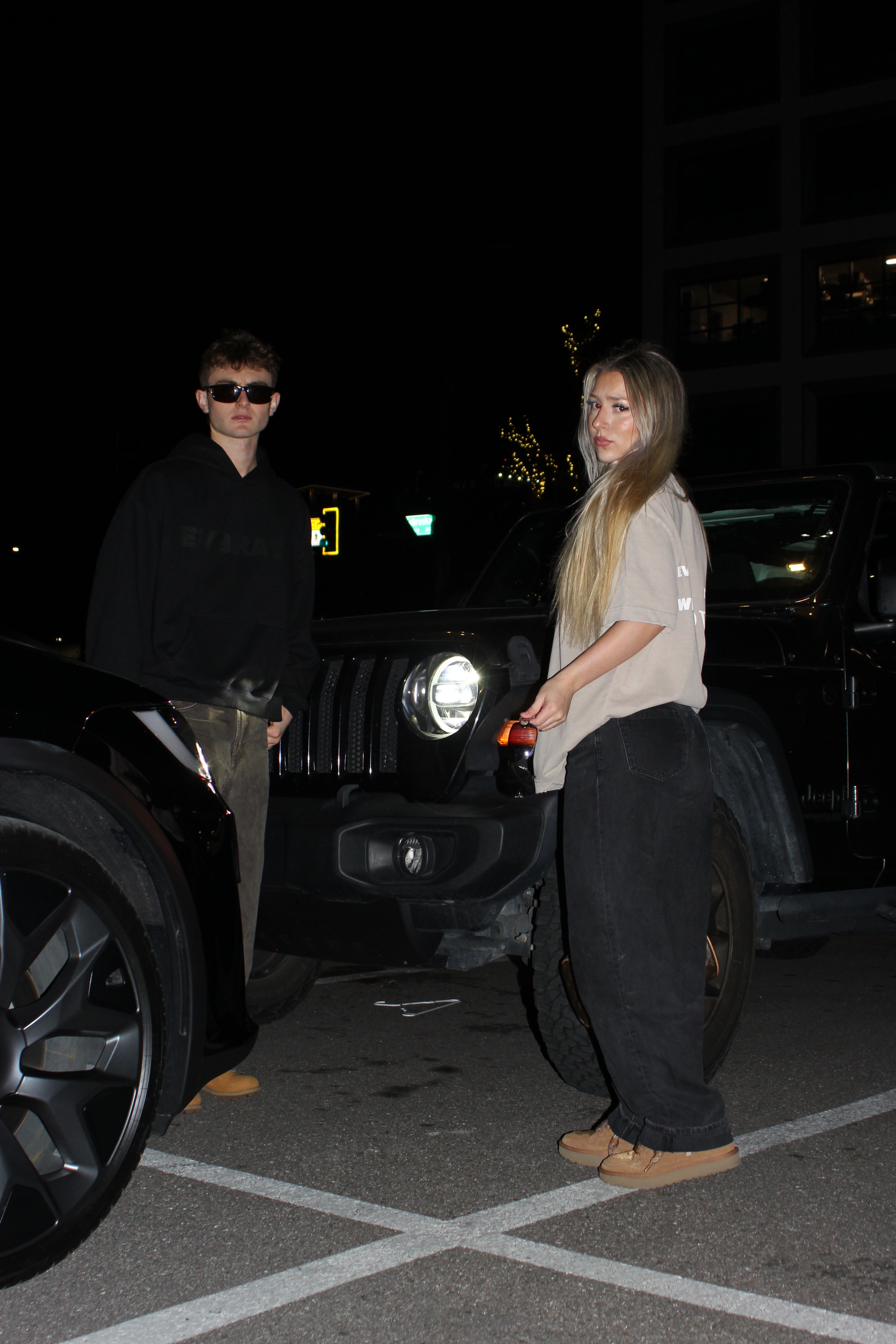 BOXY HEAVYWEIGHT DROP-SHOULDER HOODIE.