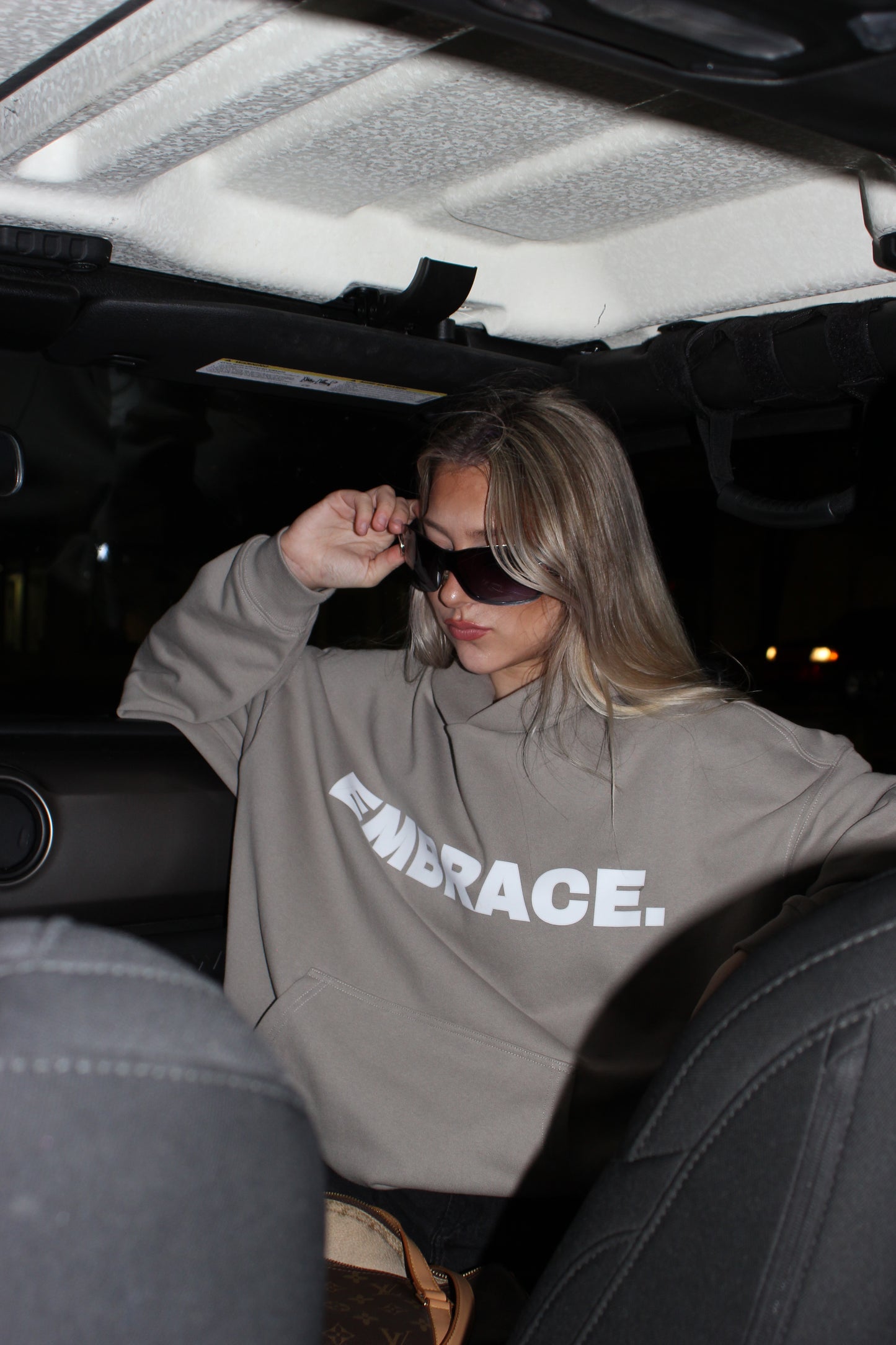 BOXY HEAVYWEIGHT DROP-SHOULDER HOODIE.