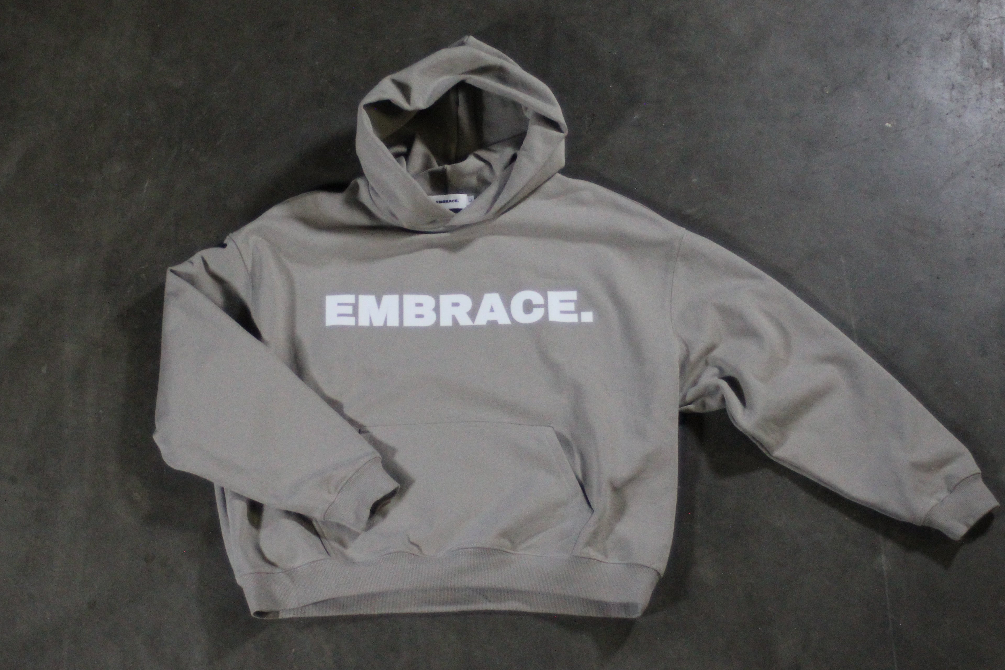 BOXY HEAVYWEIGHT DROP-SHOULDER HOODIE.