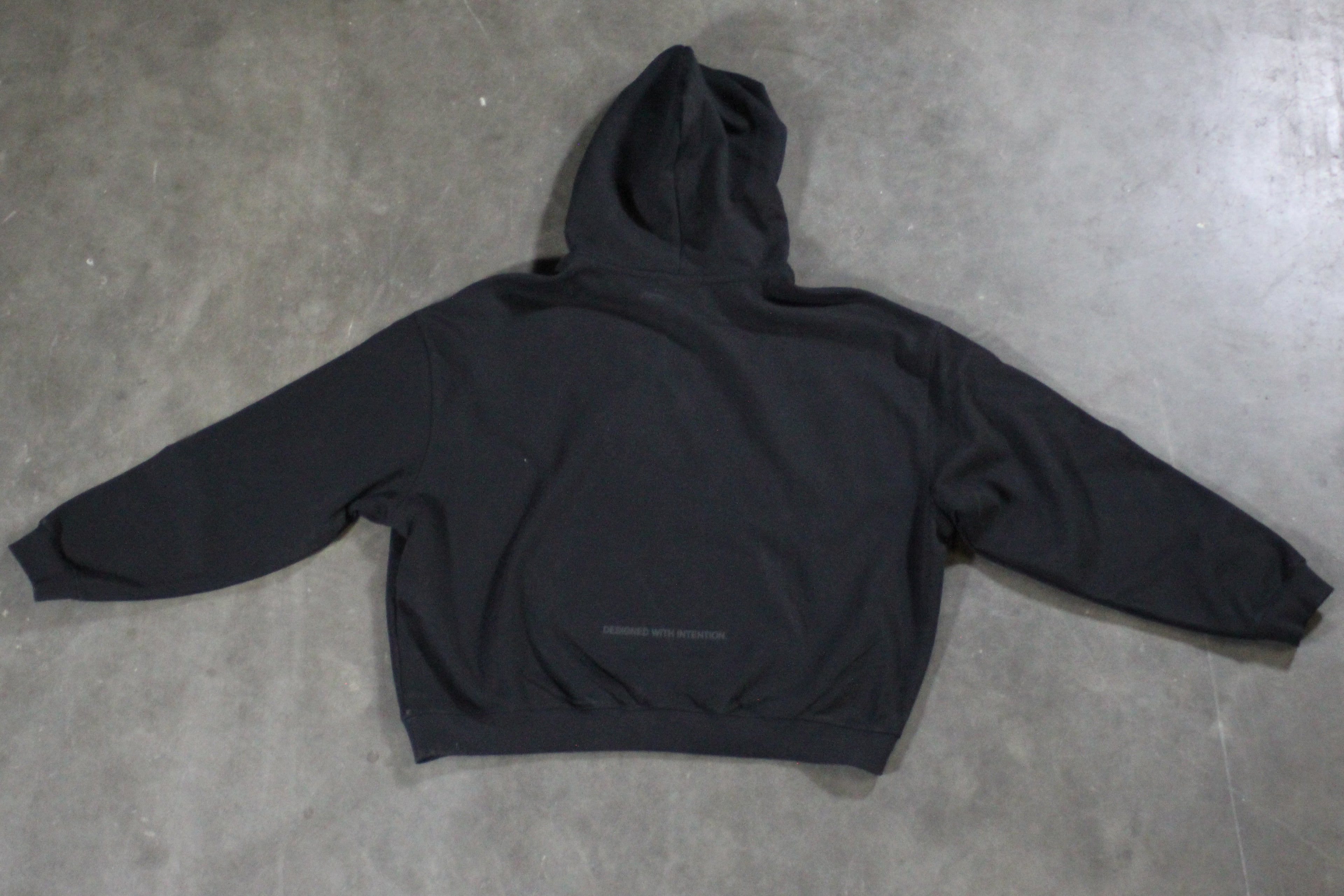 BOXY HEAVYWEIGHT DROP-SHOULDER HOODIE.
