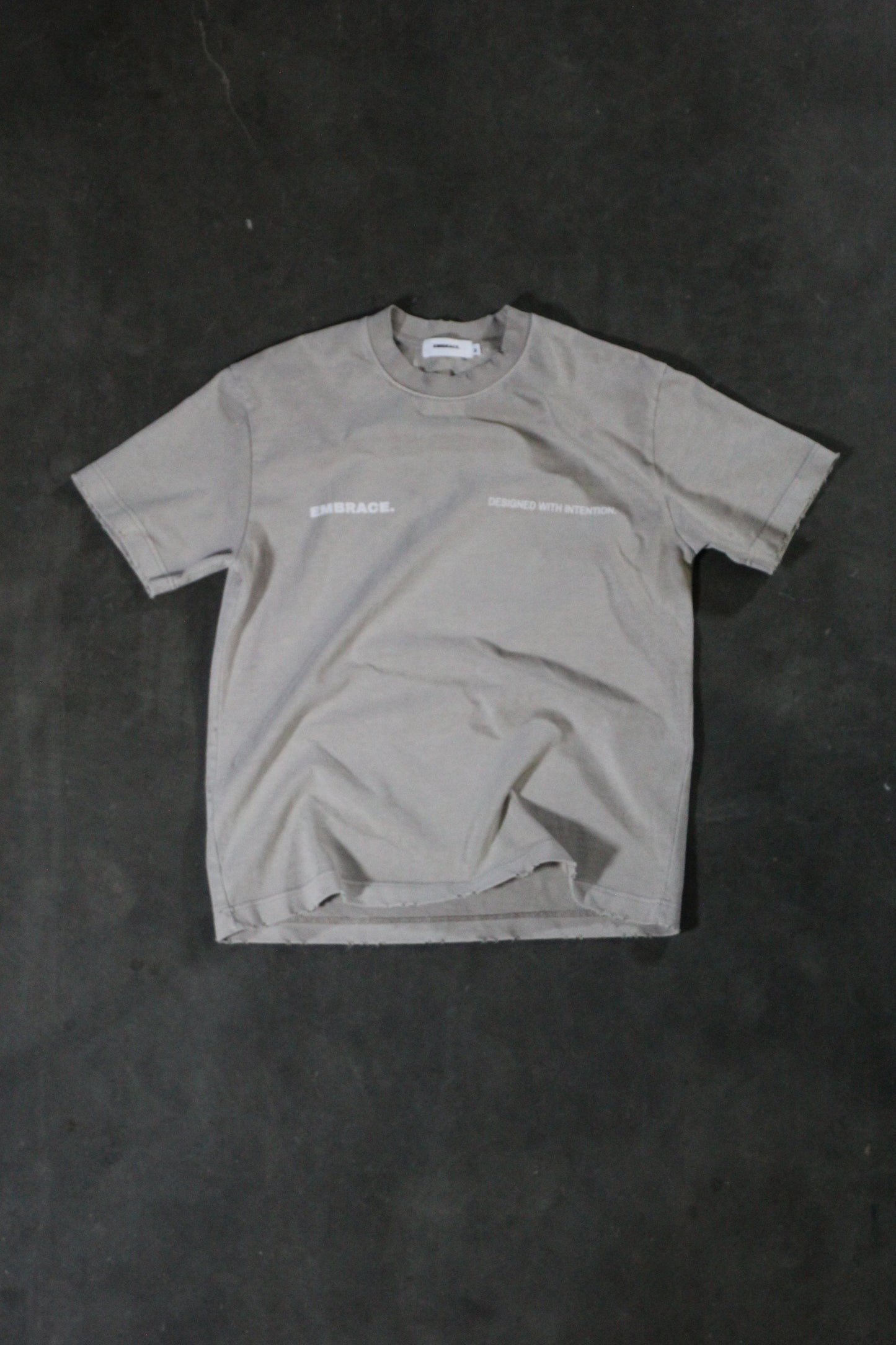HEAVYWEIGHT VINTAGE FRAYED T-SHIRT.