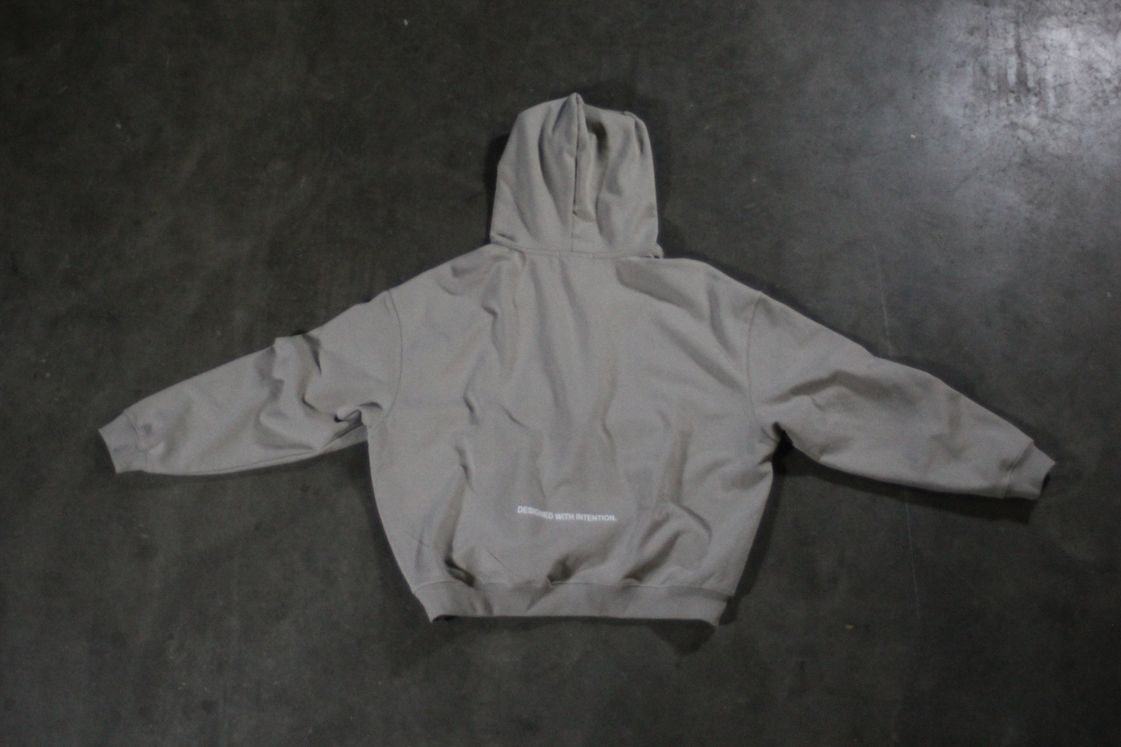 BOXY HEAVYWEIGHT DROP-SHOULDER HOODIE.